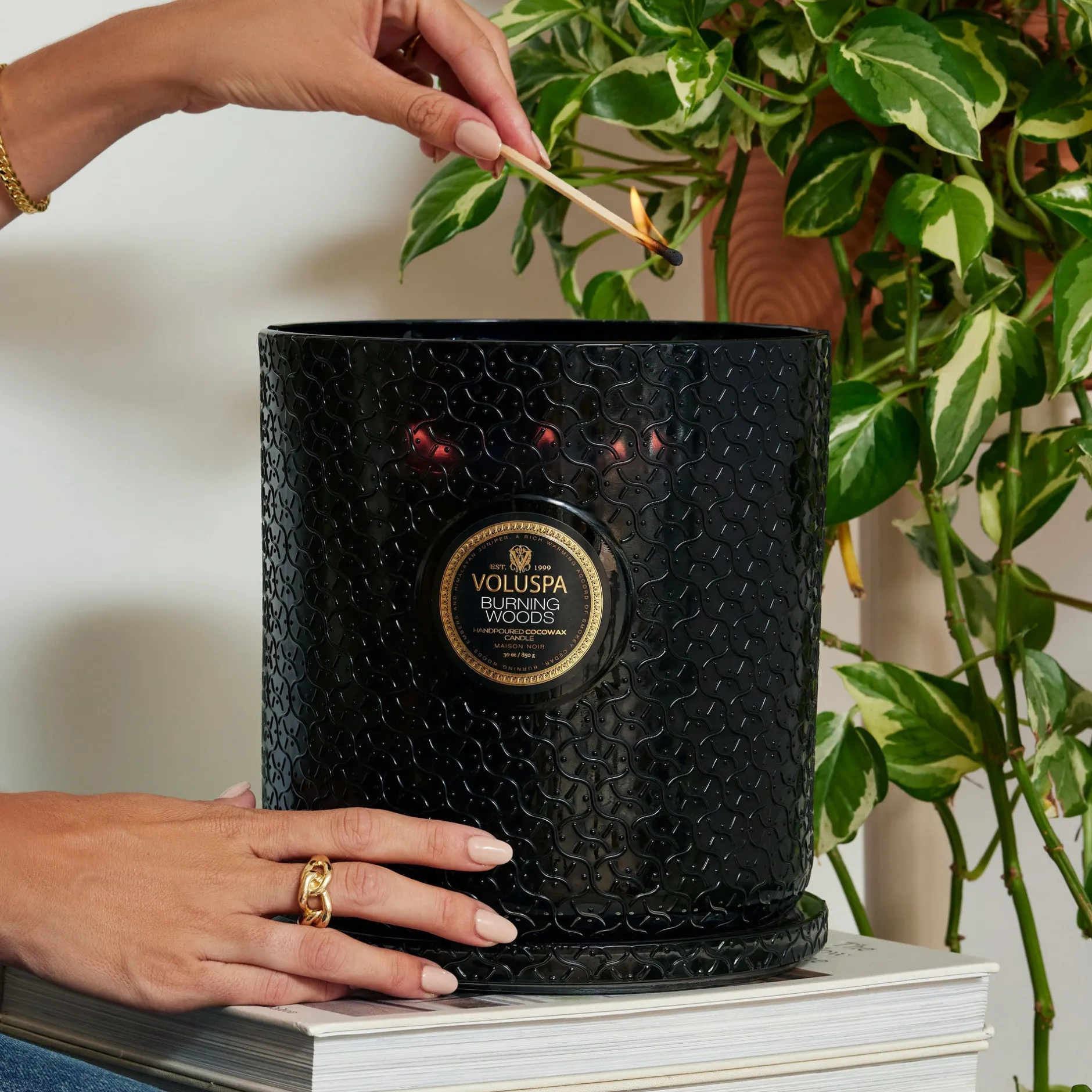 Voluspa 5 Wick Hearths|Burning Woods