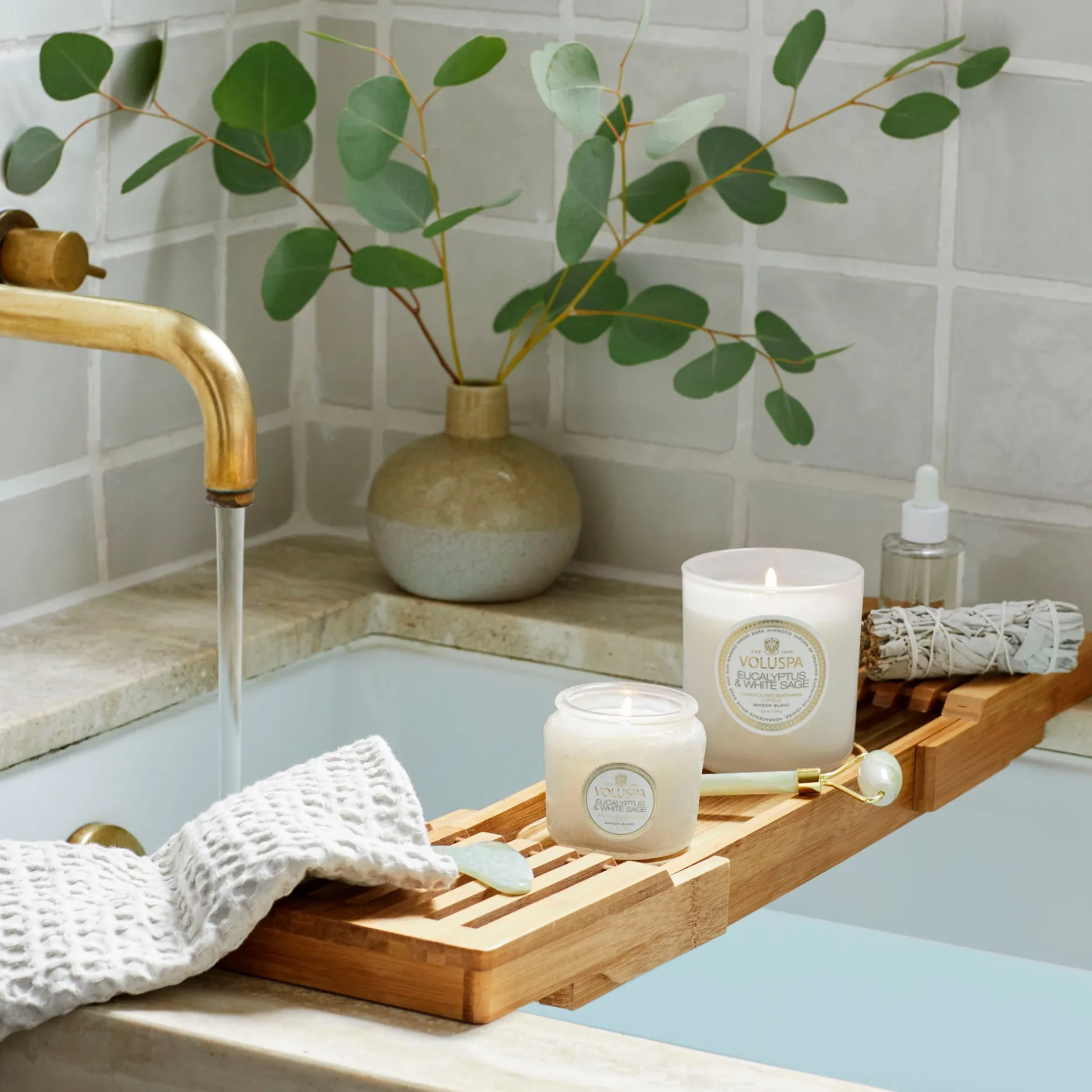 Voluspa Eucalyptus & White Sage|Classic Candles|Eucalyptus & White Sage