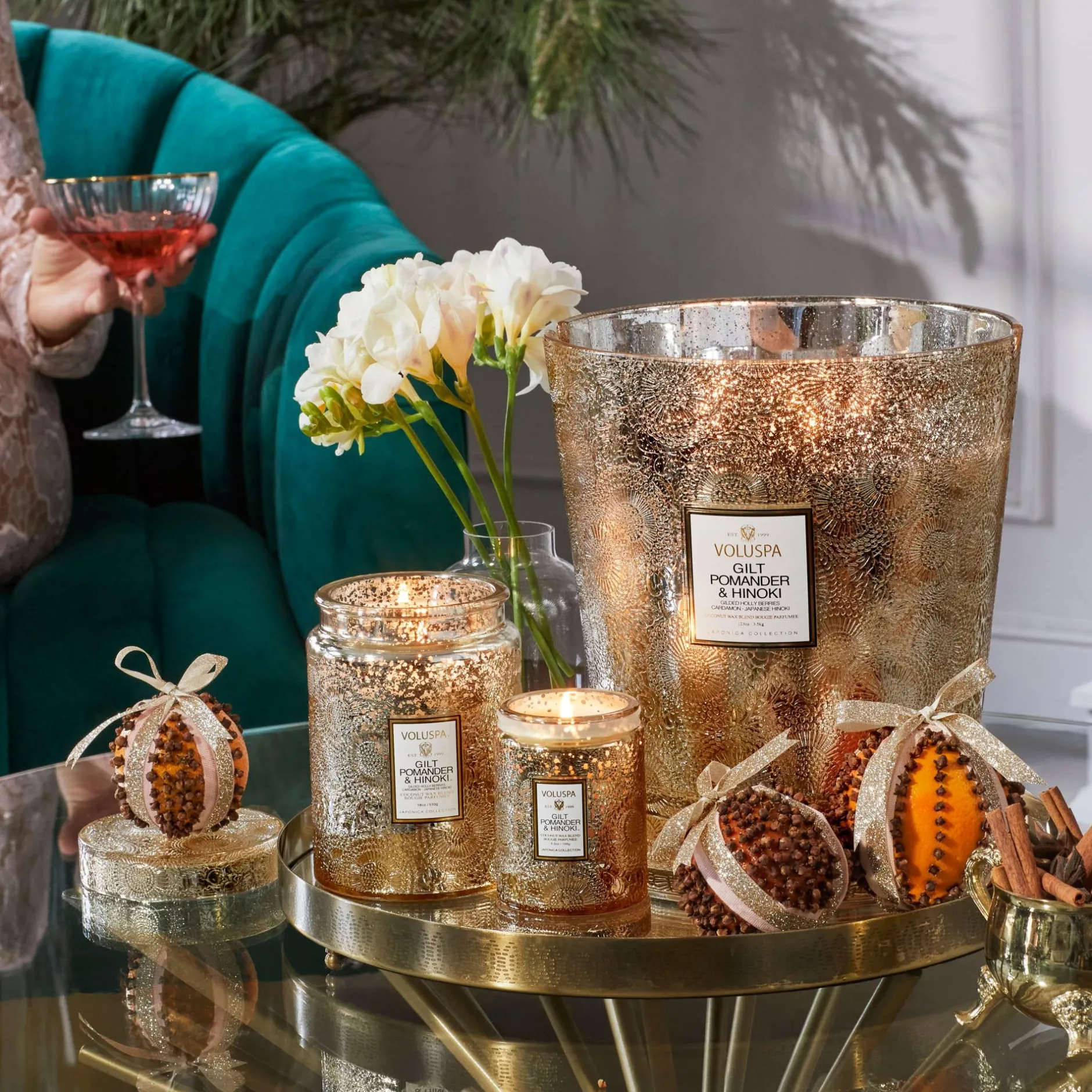 Voluspa Gilt Pomander Hinoki|5 Wick Hearths|Gilt Pomander & Hinoki