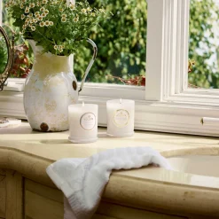 Voluspa Mountain Lavender & Chamomile|Classic Candles|Mountain Lavender & Chamomile