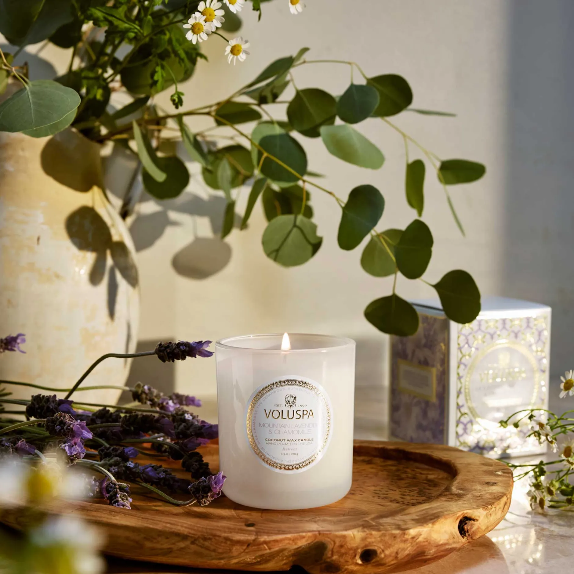 Voluspa Mountain Lavender & Chamomile|Classic Candles|Mountain Lavender & Chamomile